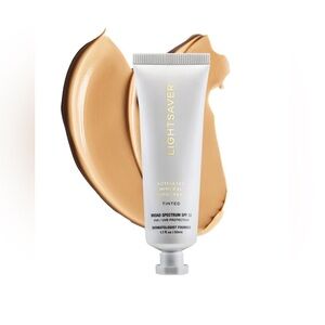 LIGHTSAVER Tinted Activated Mineral Face Sunscreen Broad Spectrum SPF 33.